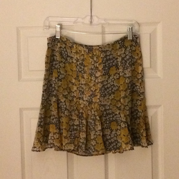 Zara soft yellow floral mini skirt - Picture 1 of 4
